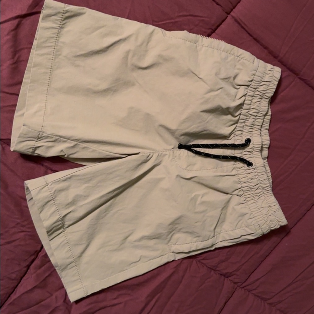 Gap kids Beige Shorts with Black Drawstring - Picture 2 of 5